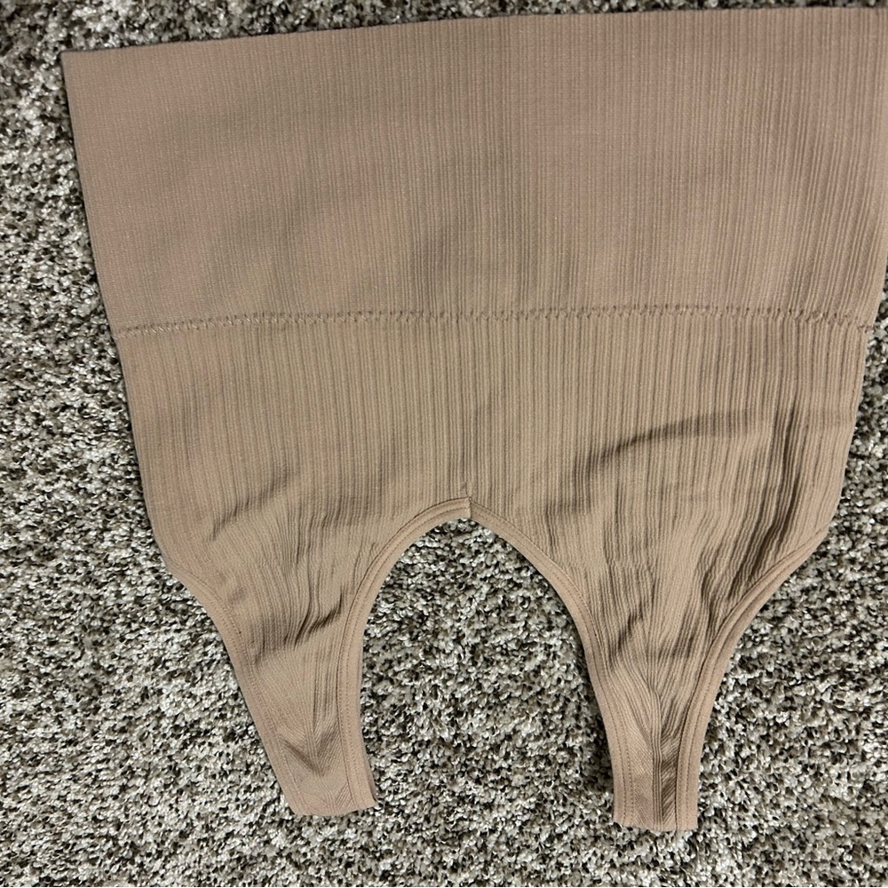 nude workout tank never worn